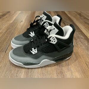New - B-grade Nike Air Jordan 4 Retro Fear FQ8213-002 GS Size 6Y / Women’s 7.5